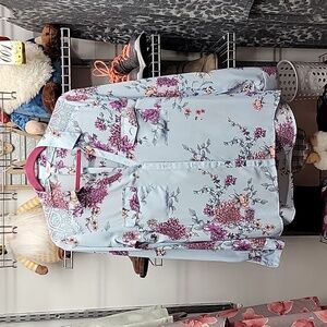 Candie's Floral V neck Blouse Size Medium